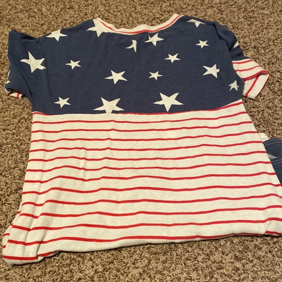 It’s a nice shirt it’s more tight fit and it’s longer in the back - Picture 2 of 2